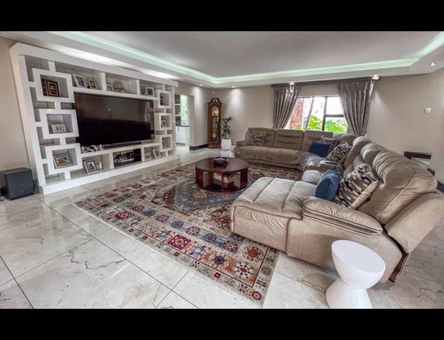 6 BEDROOM HOUSE FOR SALE IN MEYERSDAL